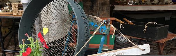 Leek Market 1382135225