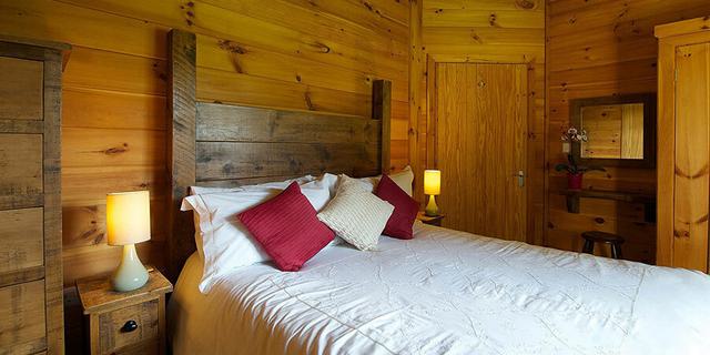 Oaklands Country lodges bedroom 1220 x 620 1020820710