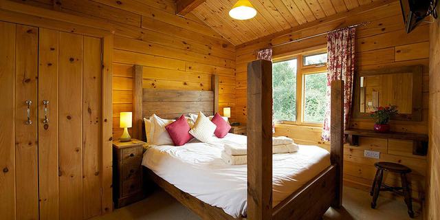 Oaklands Country Lodges bedroom 2 1220 x 620 587119235